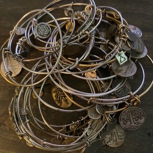 Lot of Alex & Ani (26)